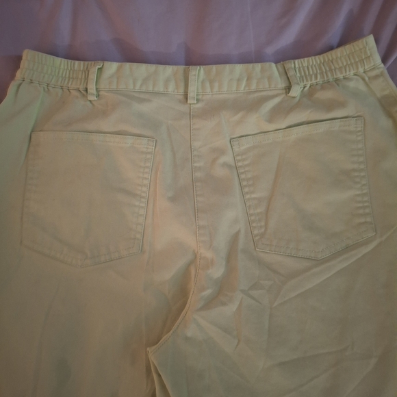 Hearts of Palm Petite Women's Neon Green Cropped Capris Pants - Picture 7 of 8